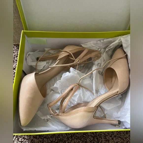 Gianni Bini Women's Cream Lace-Up Heels
Good Condition - Picture 3 of 5